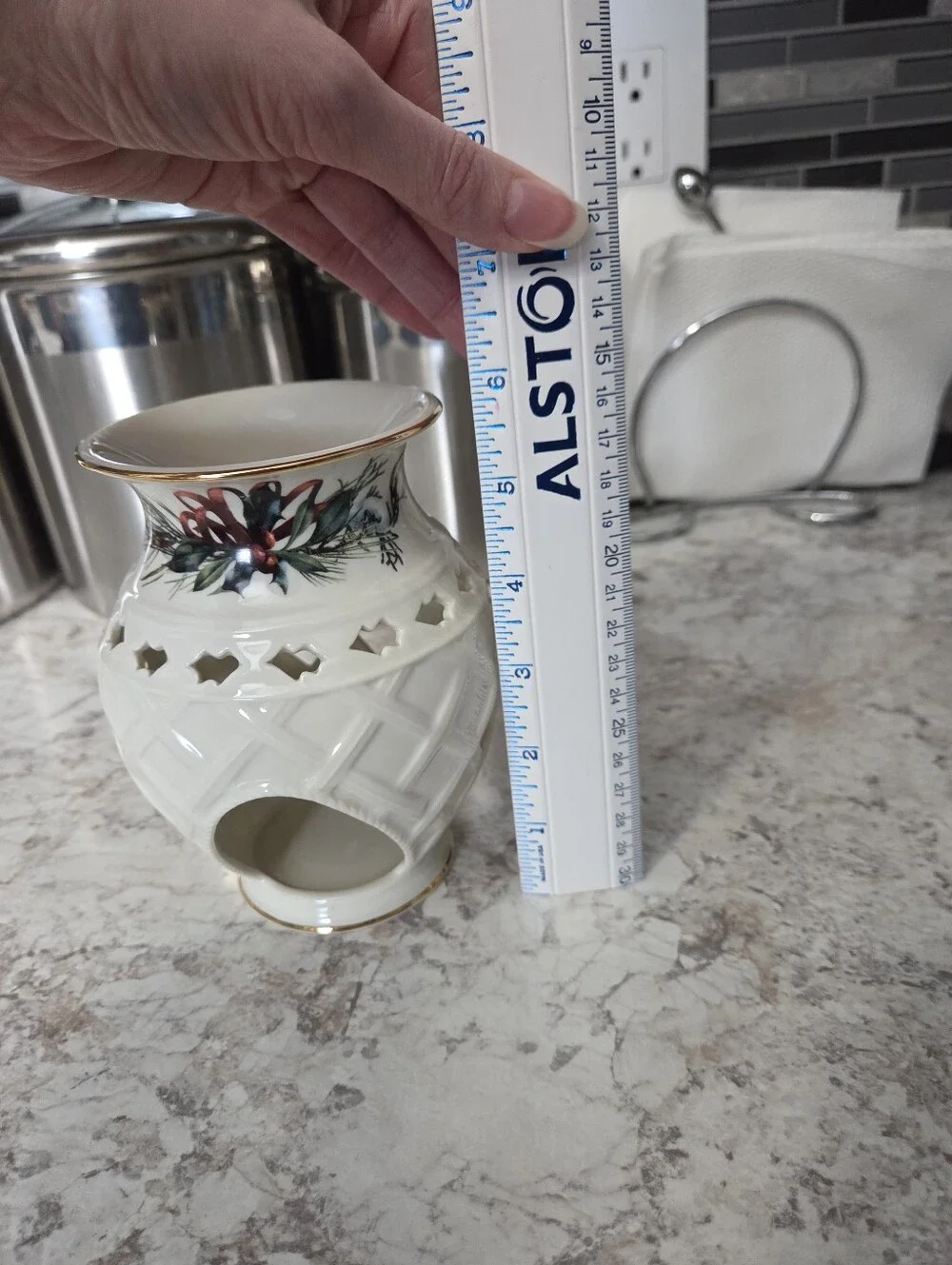 Lenox Tea light Wax Warmer Winter Greetings/Christmas Porcelain Excellent Cond.